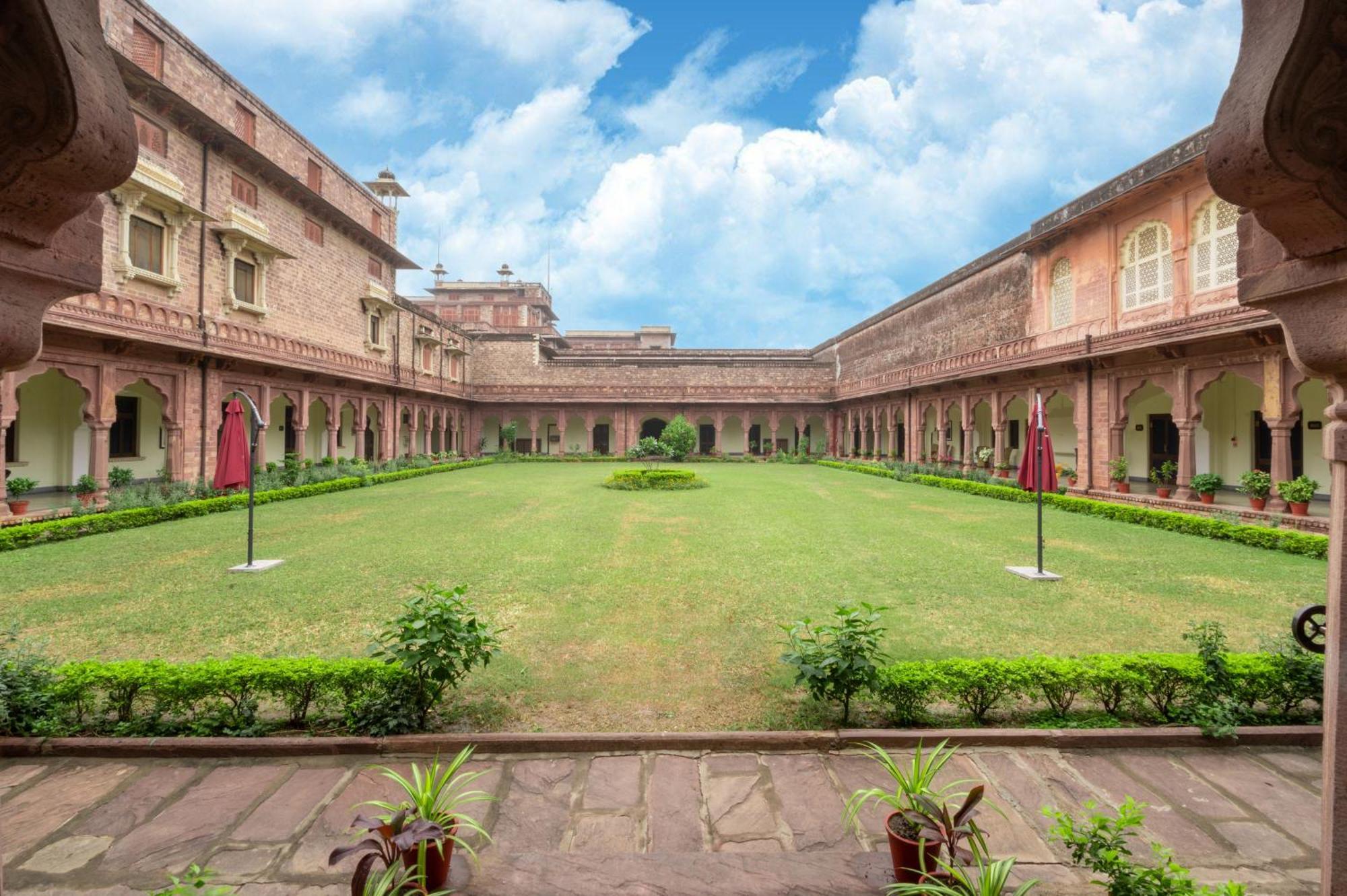 Umed Bhawan Palace, Kotah Exterior photo